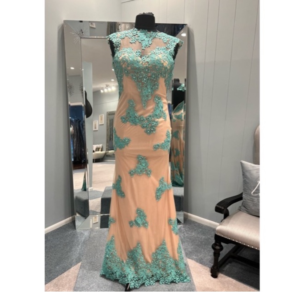 BRAND NEW, NEVER worn prom dress.